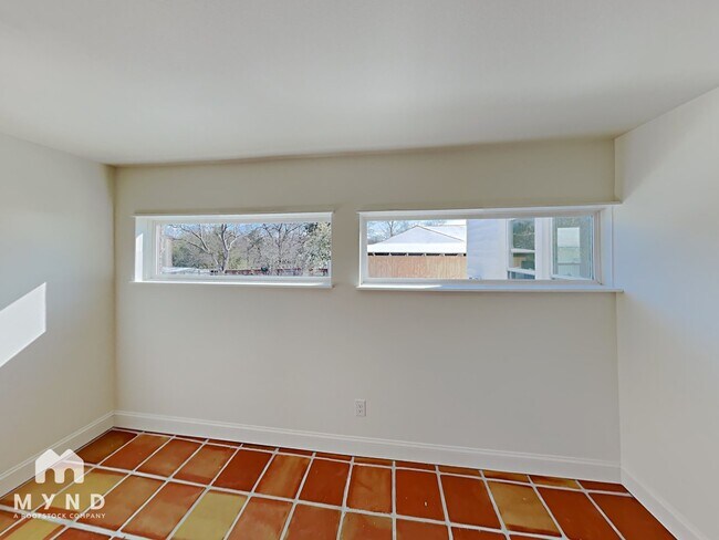 Photo - 110 N Ravinia Dr