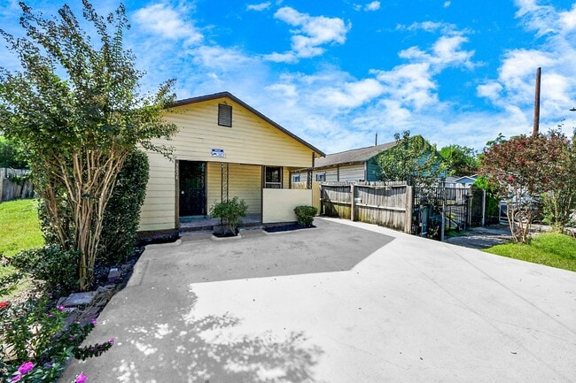 Photo - 3804 Lila St