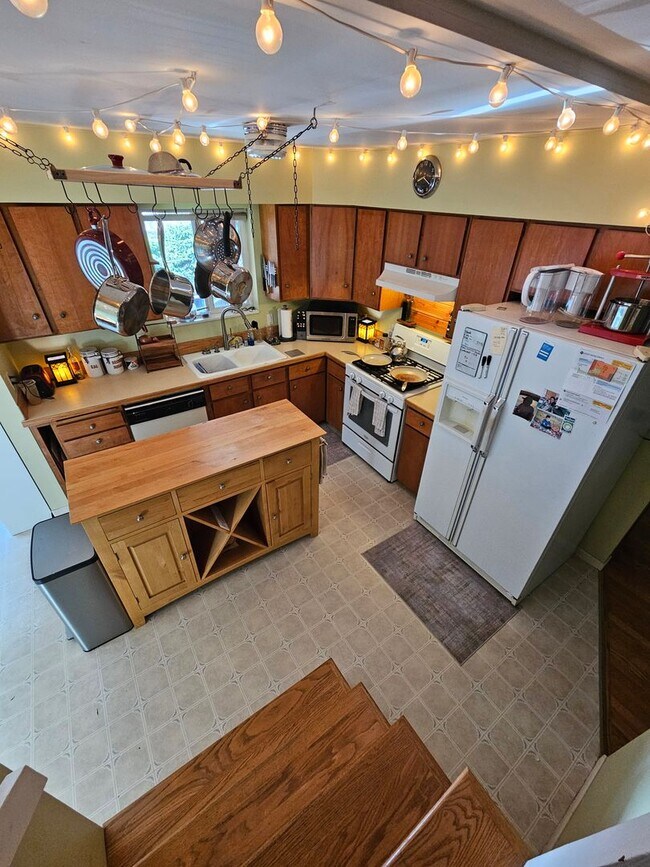 Photo - 3 Bedroom, 2 Bathroom House in Bellingham!