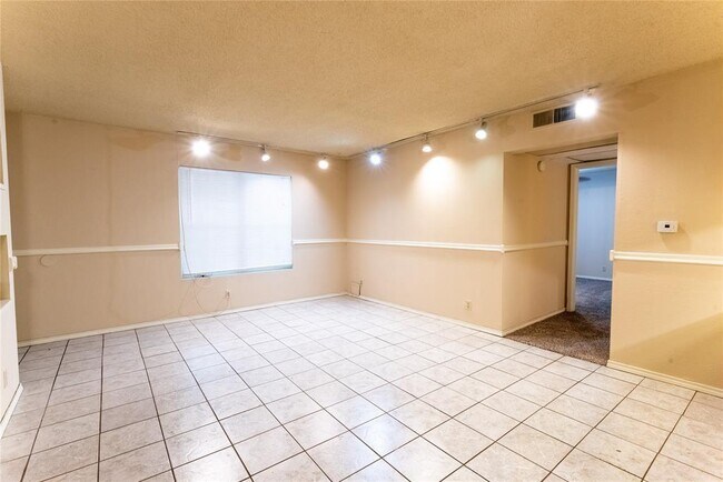 Photo - 910 Duncan Ln Unit 13