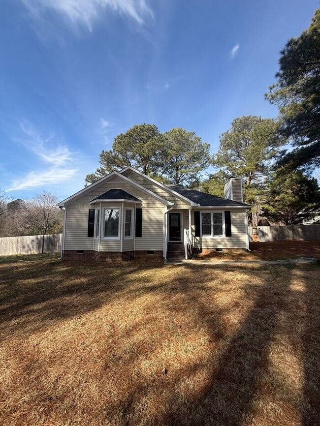 Building Photo - 3 Bedroom 2 Bath