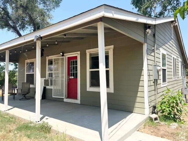 Building Photo - 4450 Virginiatown Rd Unit 4445 Virginiatown Road Rental