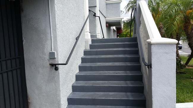 Photo - 13823 Sherman Way