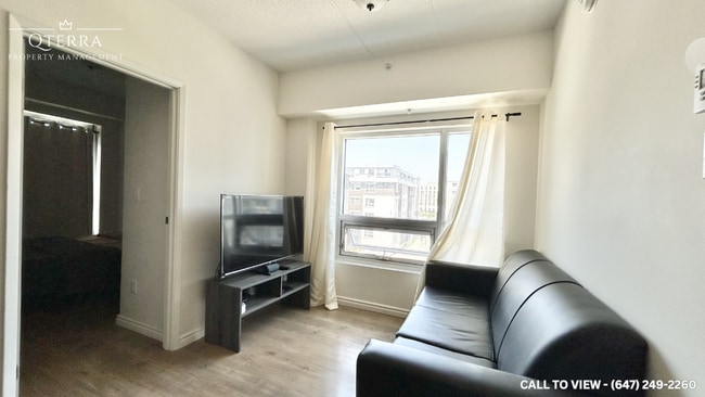 Photo - 275 Larch St