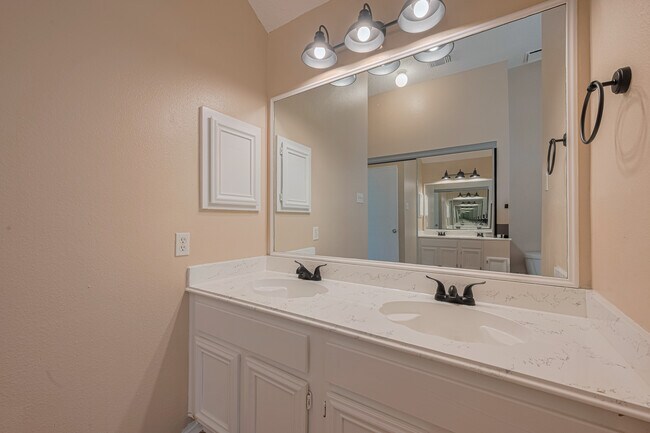 Photo - 15827 Beechnut St