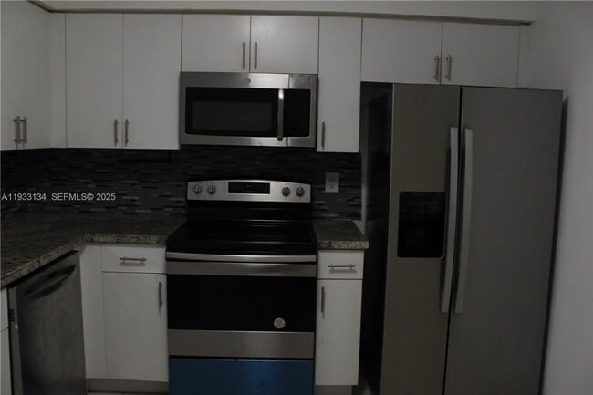 Building Photo - 6651 Custer St