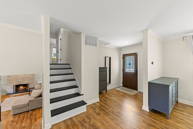 Photo - 215 Longridge Ct