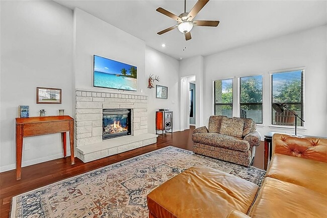 Photo - 204 Belford St