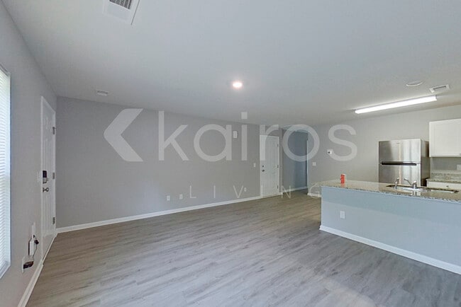 Photo - 302 Cedar Ridge