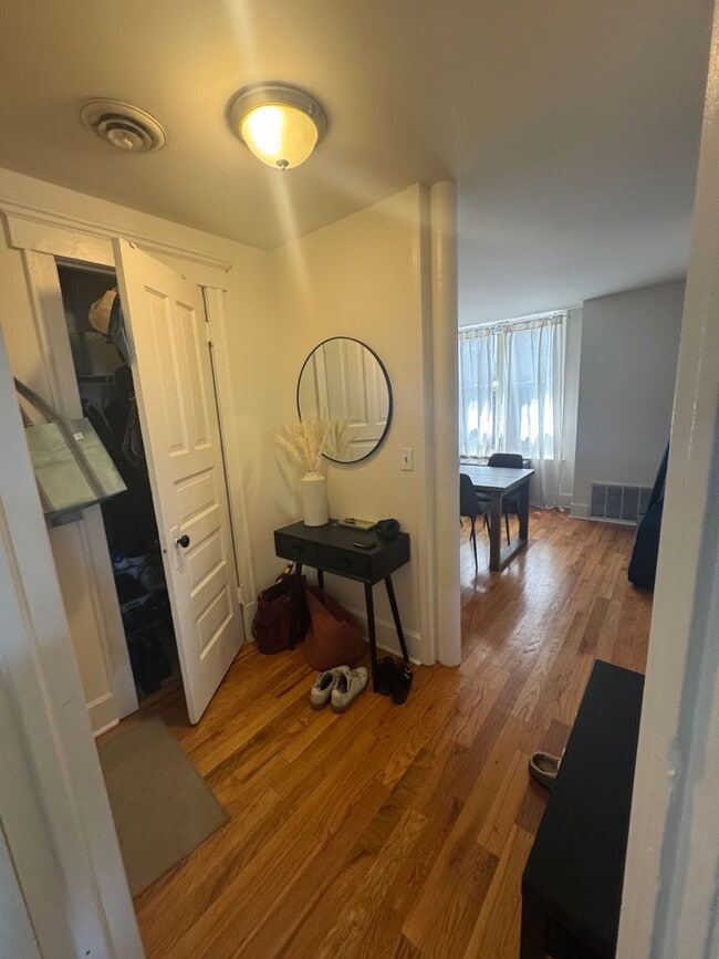Photo - Great Wicker Park Location! Renovated 2 BR! Unit 1613L-2W