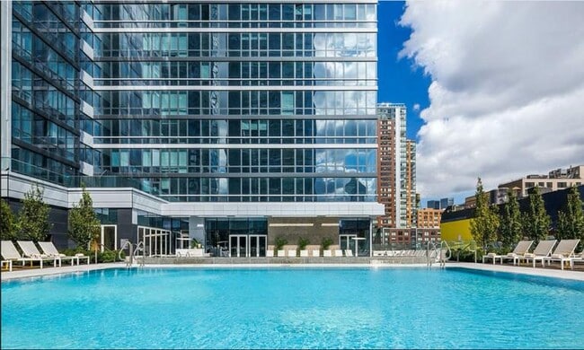 635 W 42nd St Unit 51W