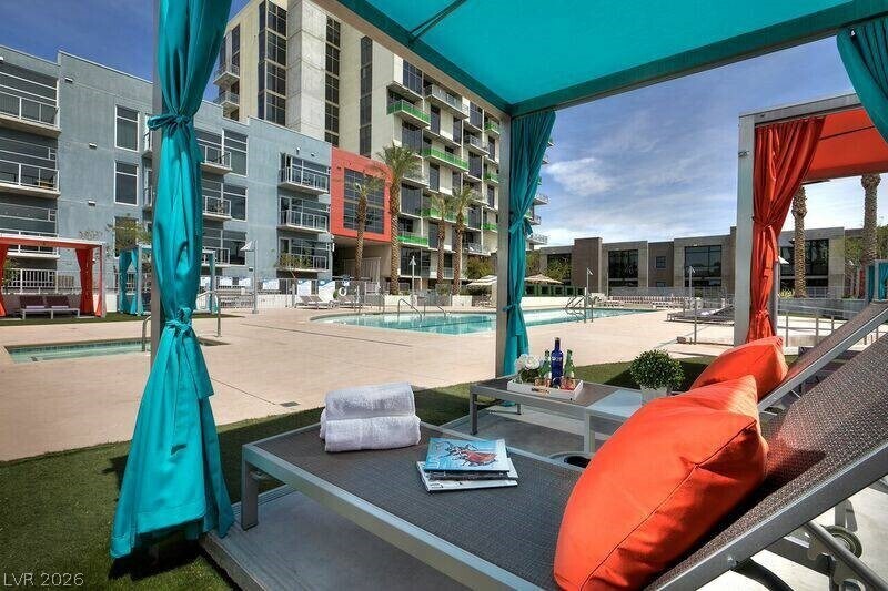 Photo - 353 E Bonneville Ave Unidad 209