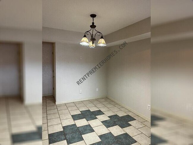 Photo - 805 Woodward Ave