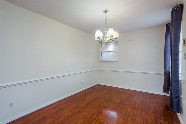 Building Photo - 1103 Dulles Ave