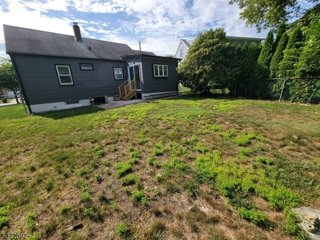 Photo - 40 Surrey Ln