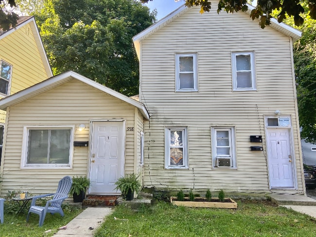 Photo - 918 Watson St SW Unit 2