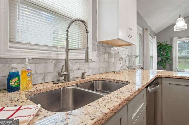 Photo - 1547 Willowbrook Dr SW