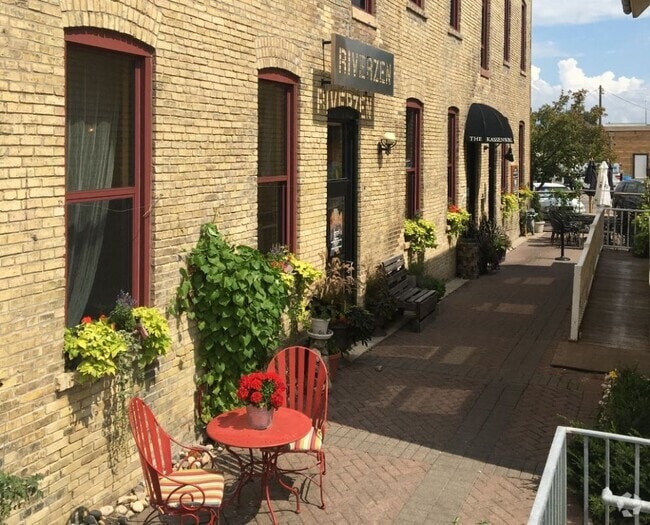 Building Photo - Kassenborg Rental