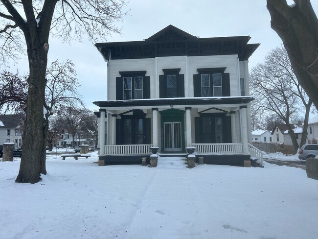 Photo - 718 W Stephenson St Unit 3