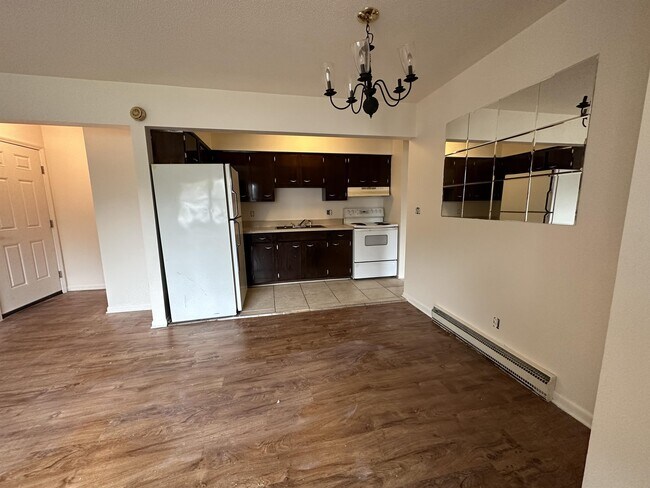 Photo - 505 W Maumee St Apartment Unit 4