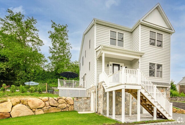 Building Photo - 15 S Beach Rd Rental