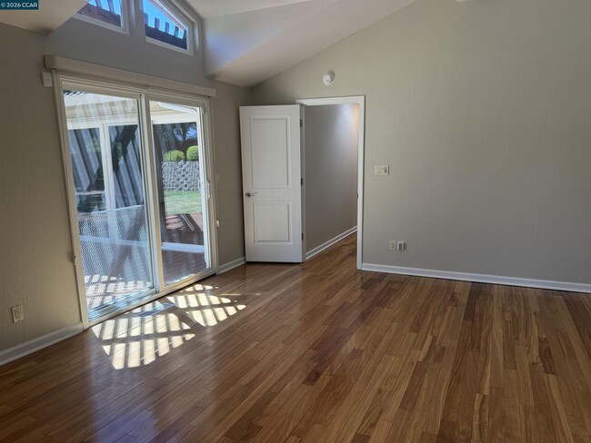 Photo - 1271 Summit Rd