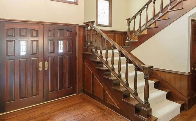 Building Photo - 2225 Summit Dr