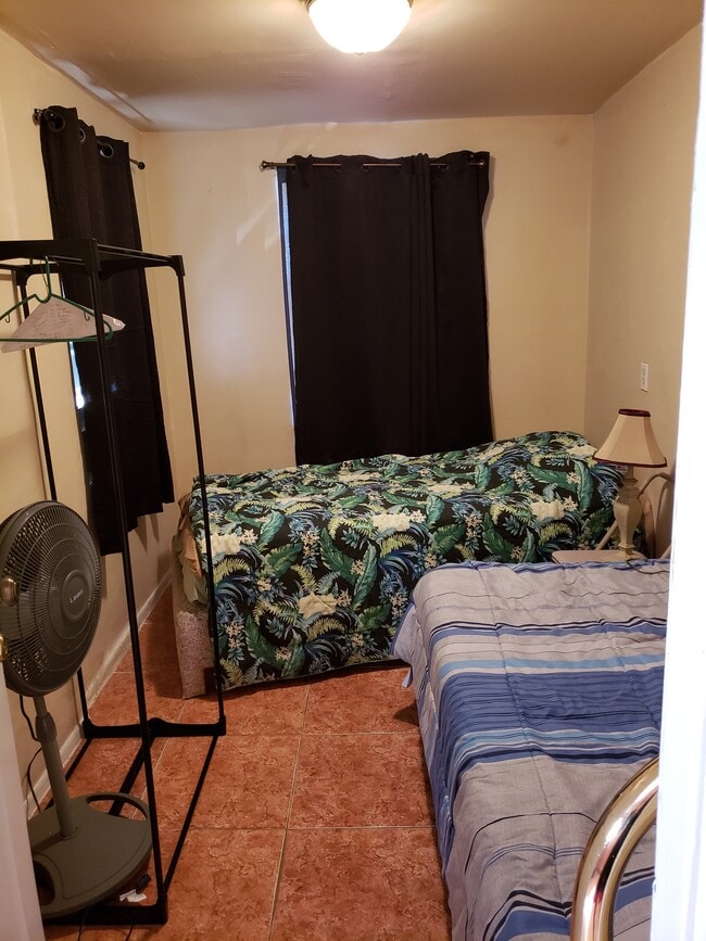 Photo - 827 Briggs St