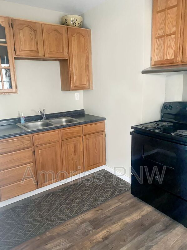 1009 Iris St Condo Unit B Condo for Rent in Milton, WA