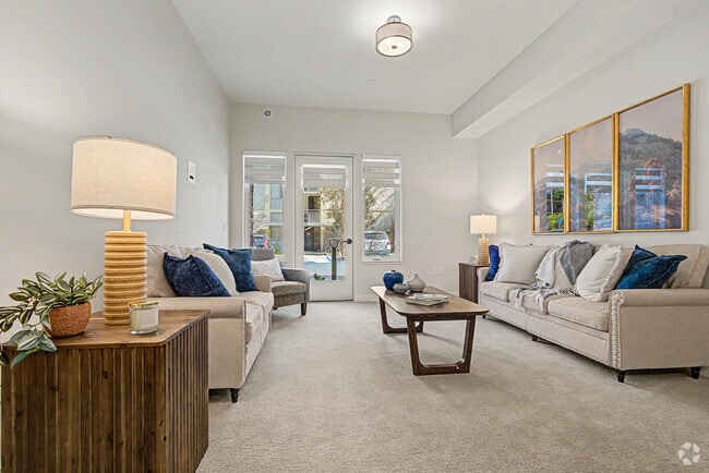 2BR, 1BA - 1122SF - Living Room