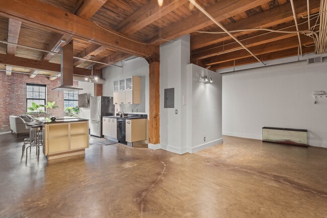 Building Photo - 6533 E Jefferson Ave Unit 117