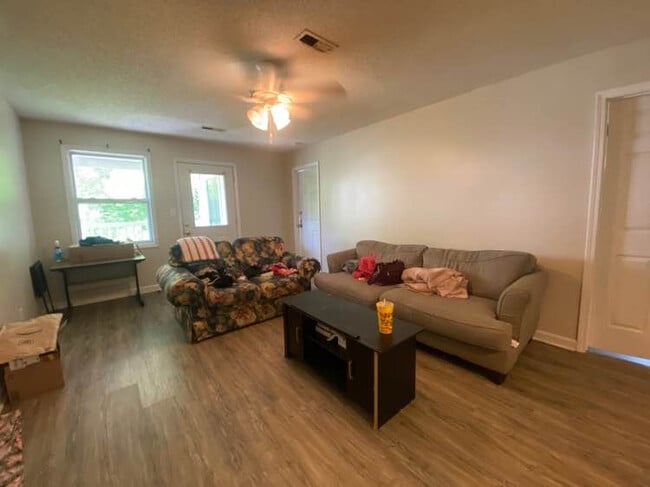 Photo - Room in Condo on Carlton Ave