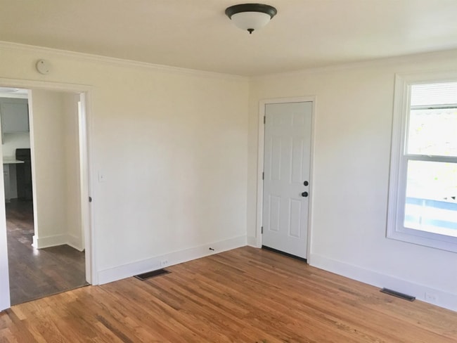 Photo - Beautiful 2 Bedroom 1 Bathroom Home with S...