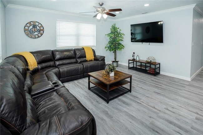 Building Photo - 1647 NW 29th Ave Unit 1 Rental