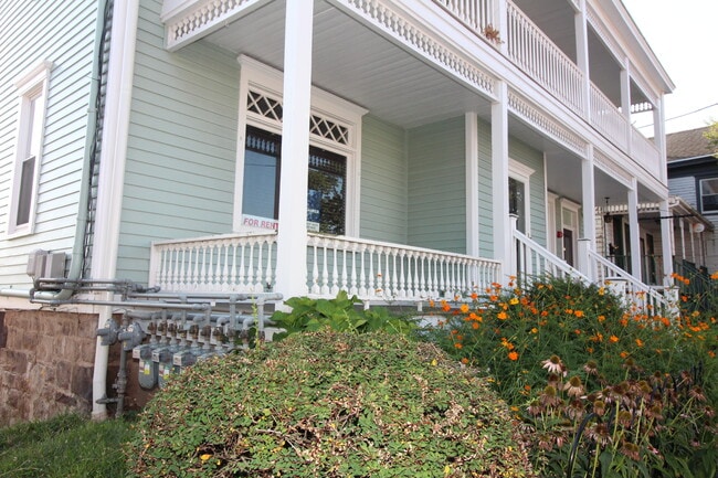 Building Photo - 16 Main St Rental