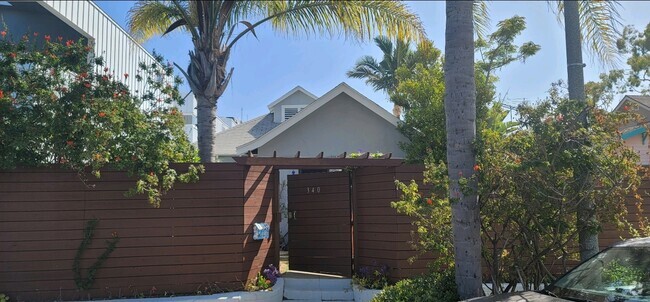 Building Photo - 340 Rennie Ave Unit Bungalow #3 Rental