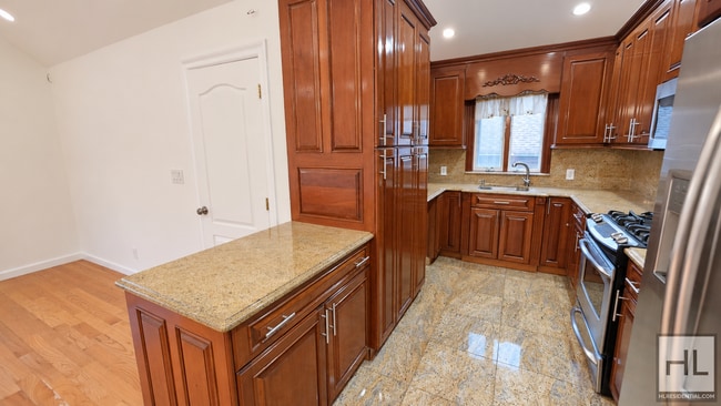 Bright Whitestone 3-Bedroom with Vaulted Ceilings & a Covered Balcony