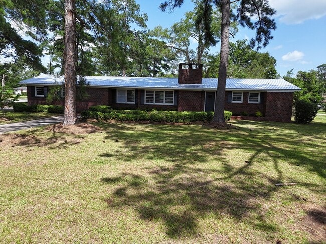 1401 Magnolia St