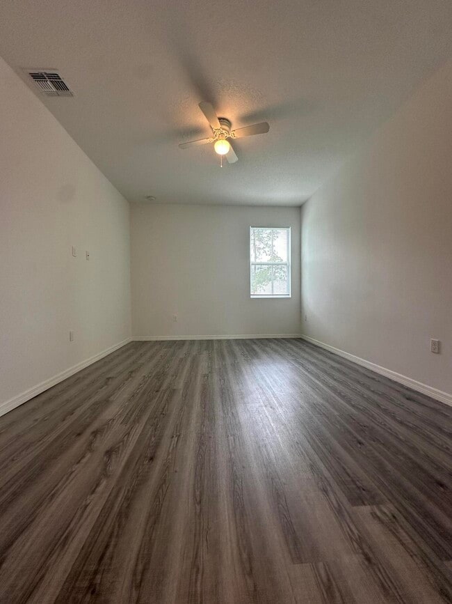 Photo - 466 Tobias St