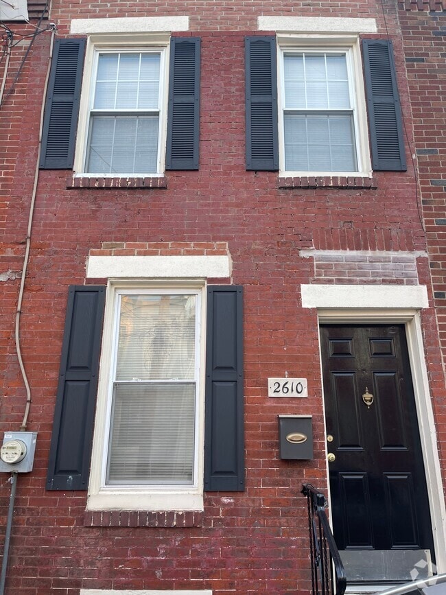 Building Photo - 2610 E Madison St Rental