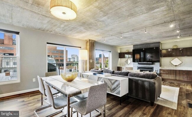 Building Photo - 3210 Grace St NW Unit 308