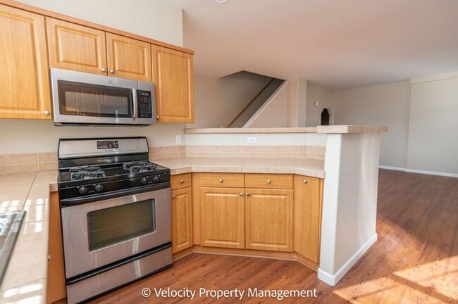 Photo - NW Redmond Townhome - Recently Remodeled with all new flooring and paint!
