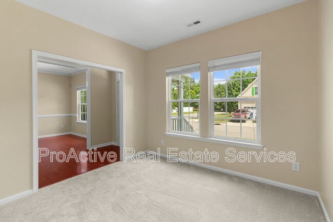 Photo - 729 Creekwood Dr