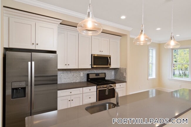 Photo - 130 Roxbury St