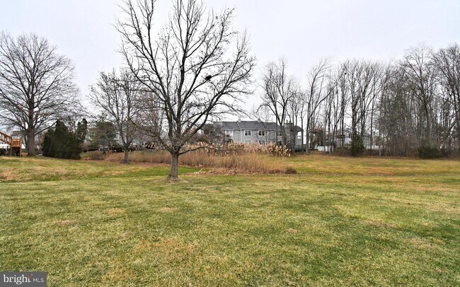 Photo - 592 Wrensong Rd