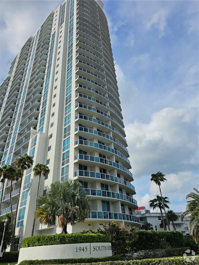 Building Photo - 1945 S Ocean Dr Unit 807 Rental