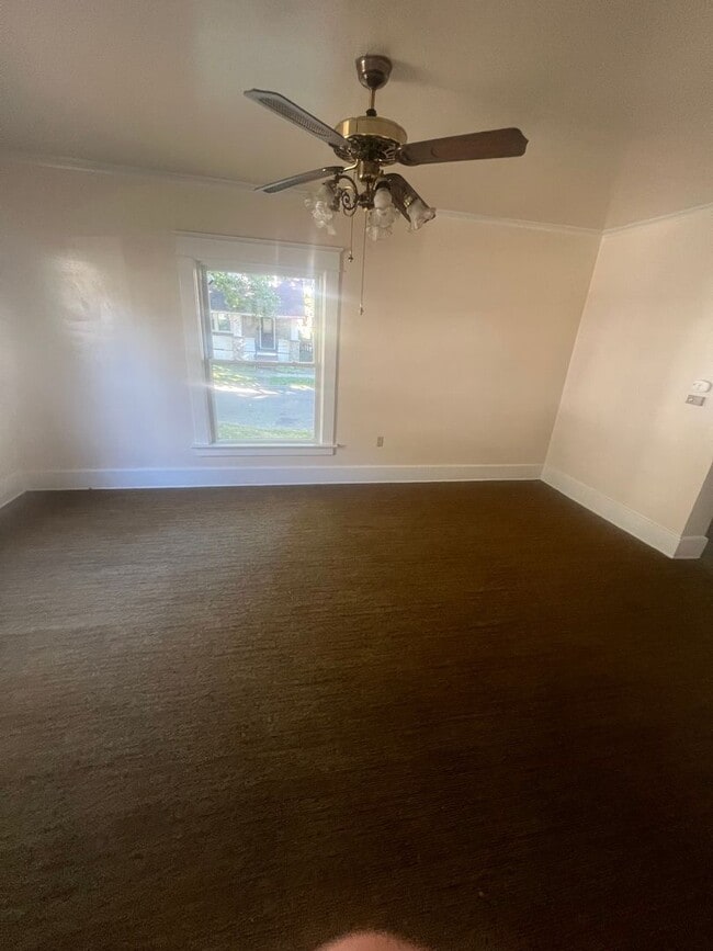 Photo - Large 4 Bedroom House with Garage
