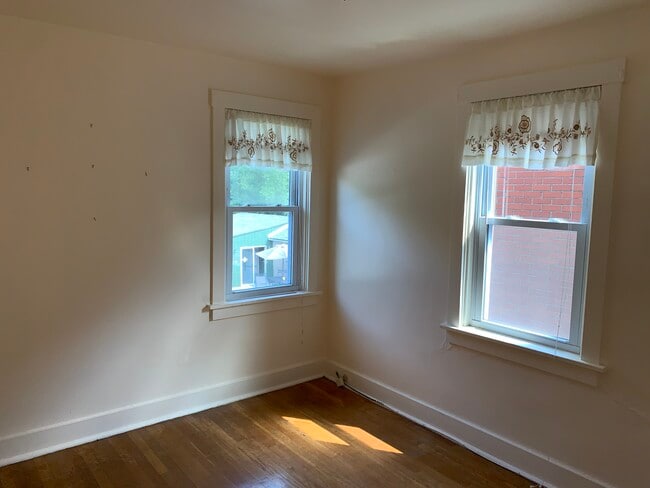 Photo - 1666 Chislett St