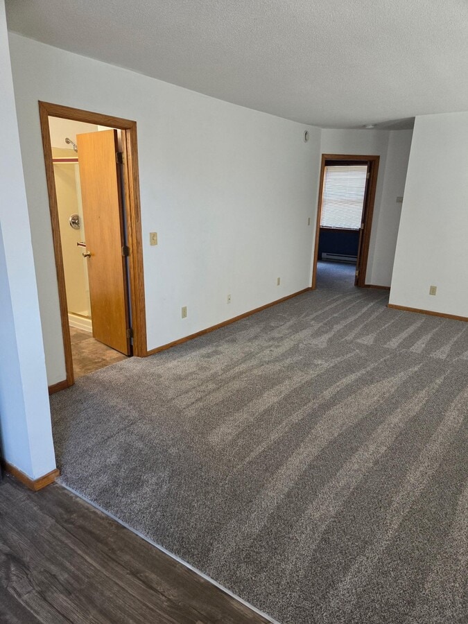 Photo - 979 Victoria St N