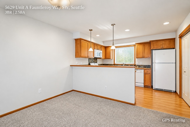 Photo - 5629 Fauntleroy Wy SW